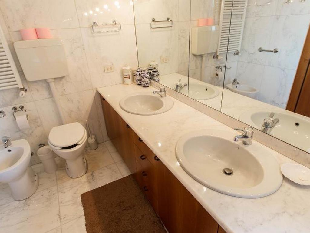 Roomy Apartment Duomo & San Babila ميلان المظهر الخارجي الصورة