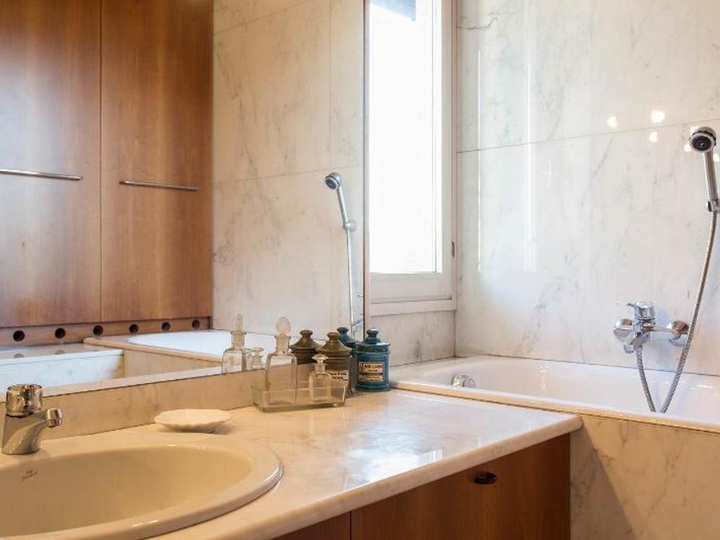 Roomy Apartment Duomo & San Babila ميلان المظهر الخارجي الصورة
