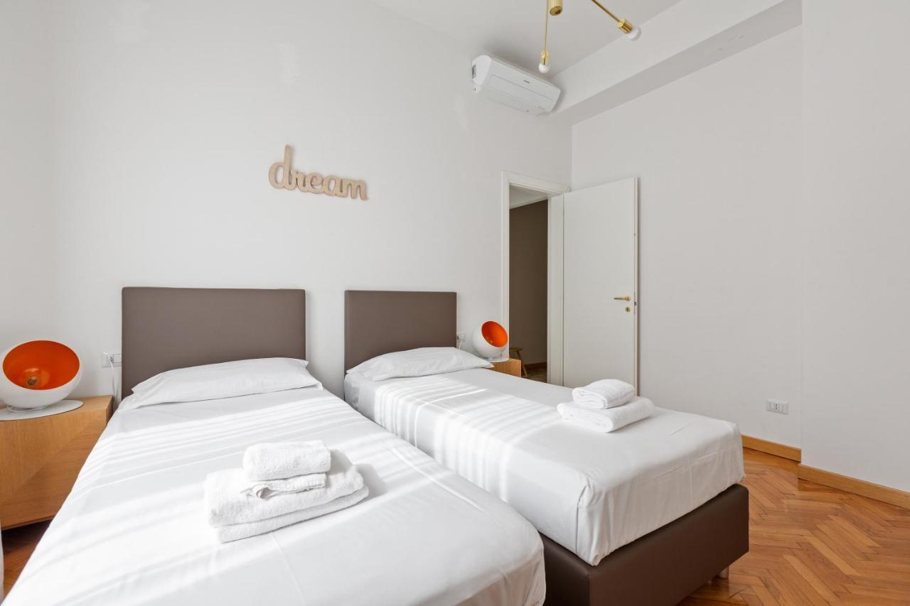 Roomy Apartment Duomo & San Babila ميلان المظهر الخارجي الصورة