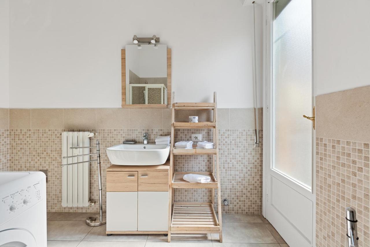 Roomy Apartment Duomo & San Babila ميلان المظهر الخارجي الصورة
