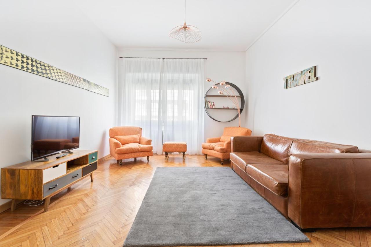 Roomy Apartment Duomo & San Babila ميلان المظهر الخارجي الصورة